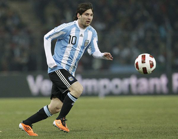 梅西射门贝尔传球巴萨秀出王者风范的简单介绍