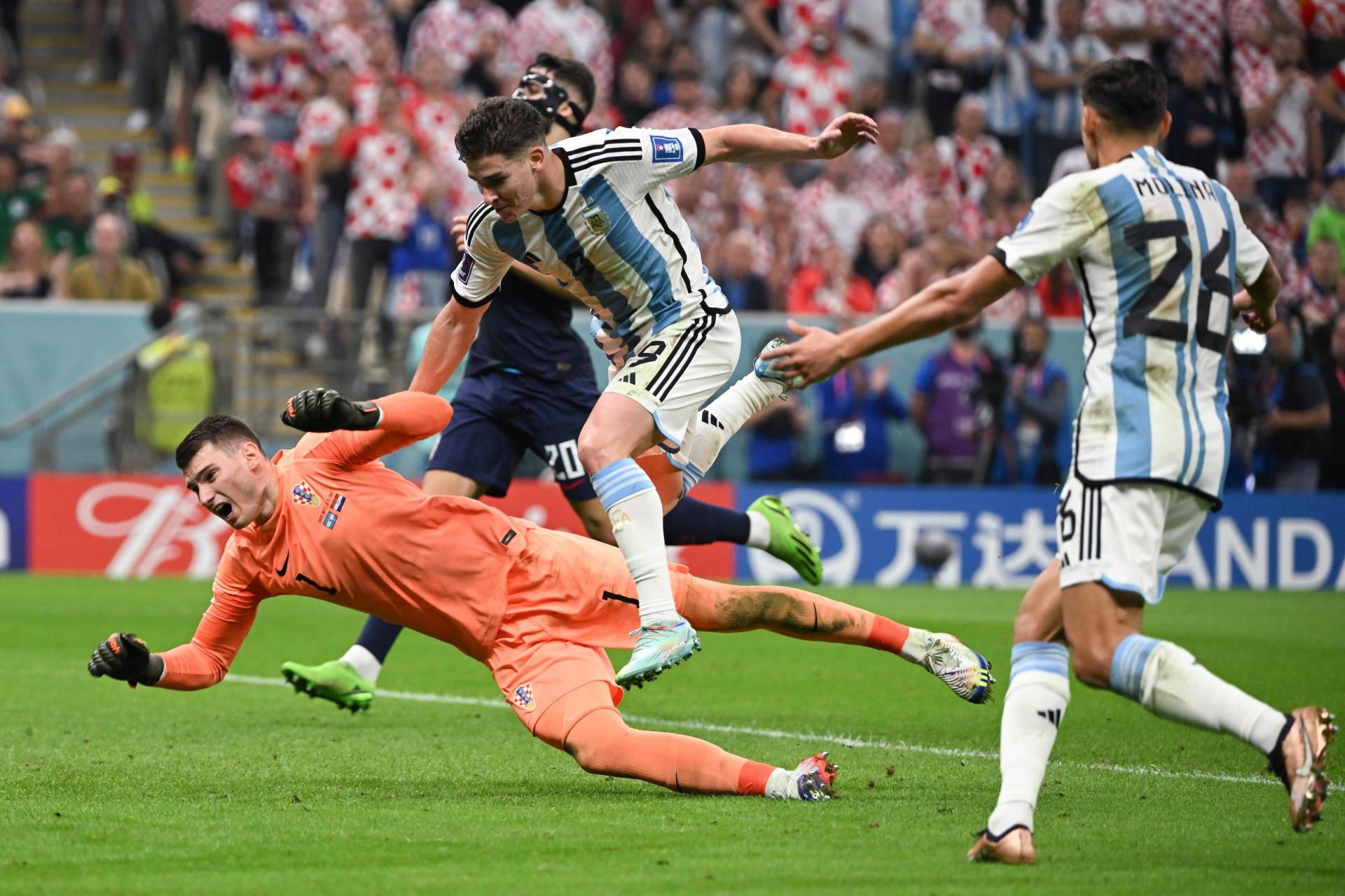 包含克罗地亚队备战阿根廷，球员备战状态良好的词条