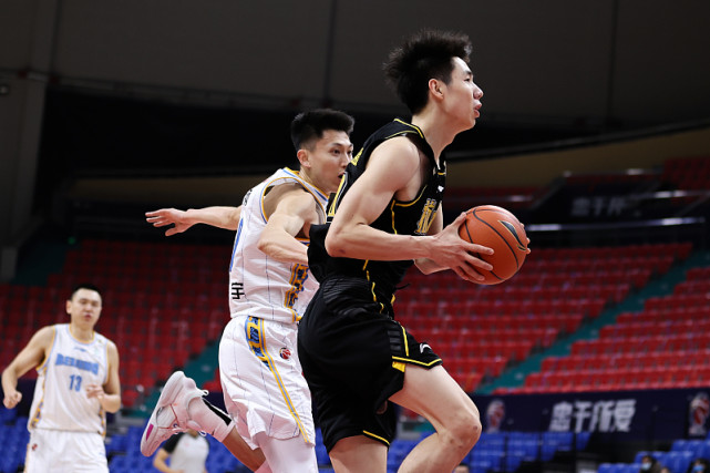 福建男篮实力斗志，困境来袭，弯道超车的简单介绍