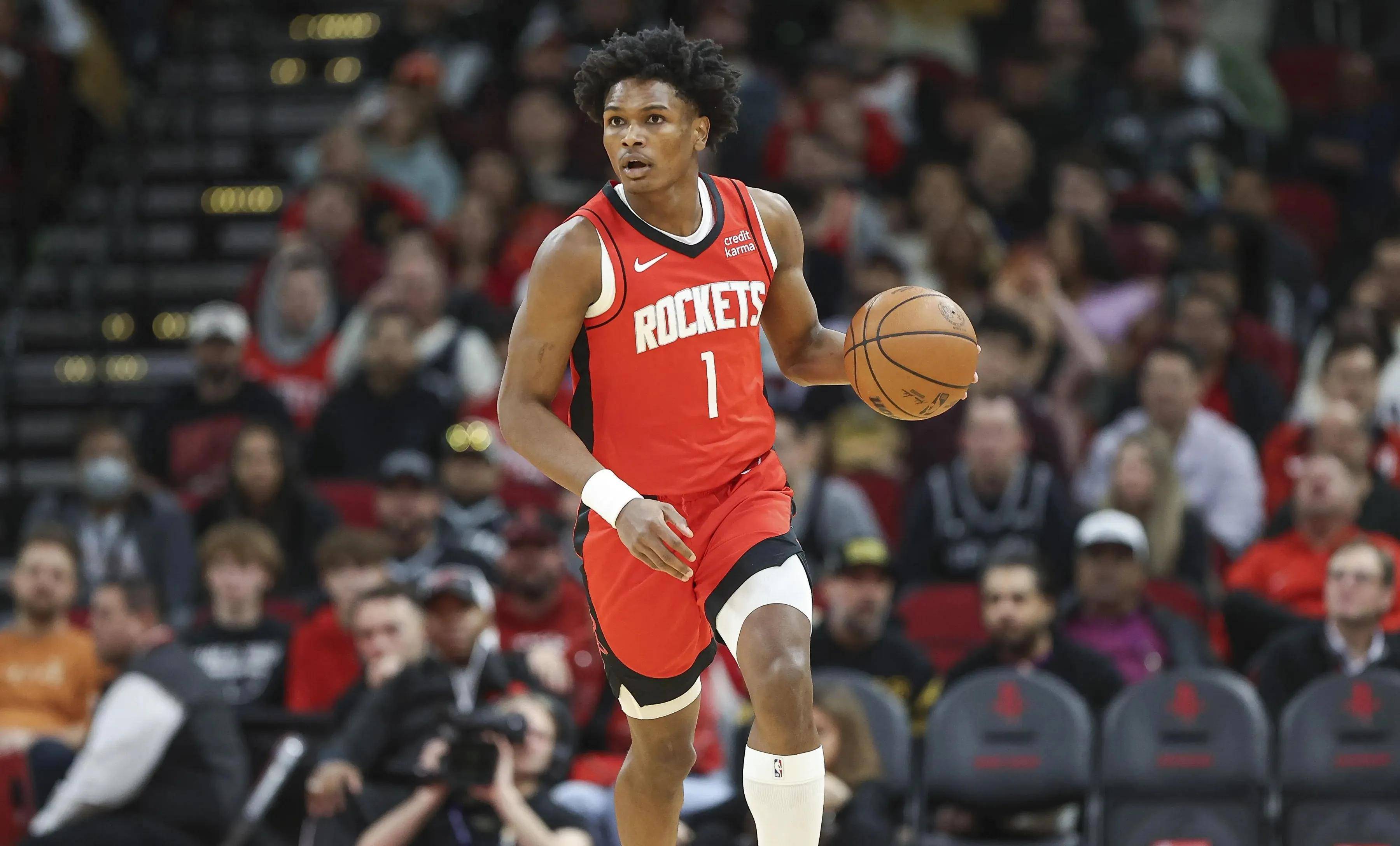 小前锋新秀迅速融入球队，展现出色的天赋潜力的简单介绍