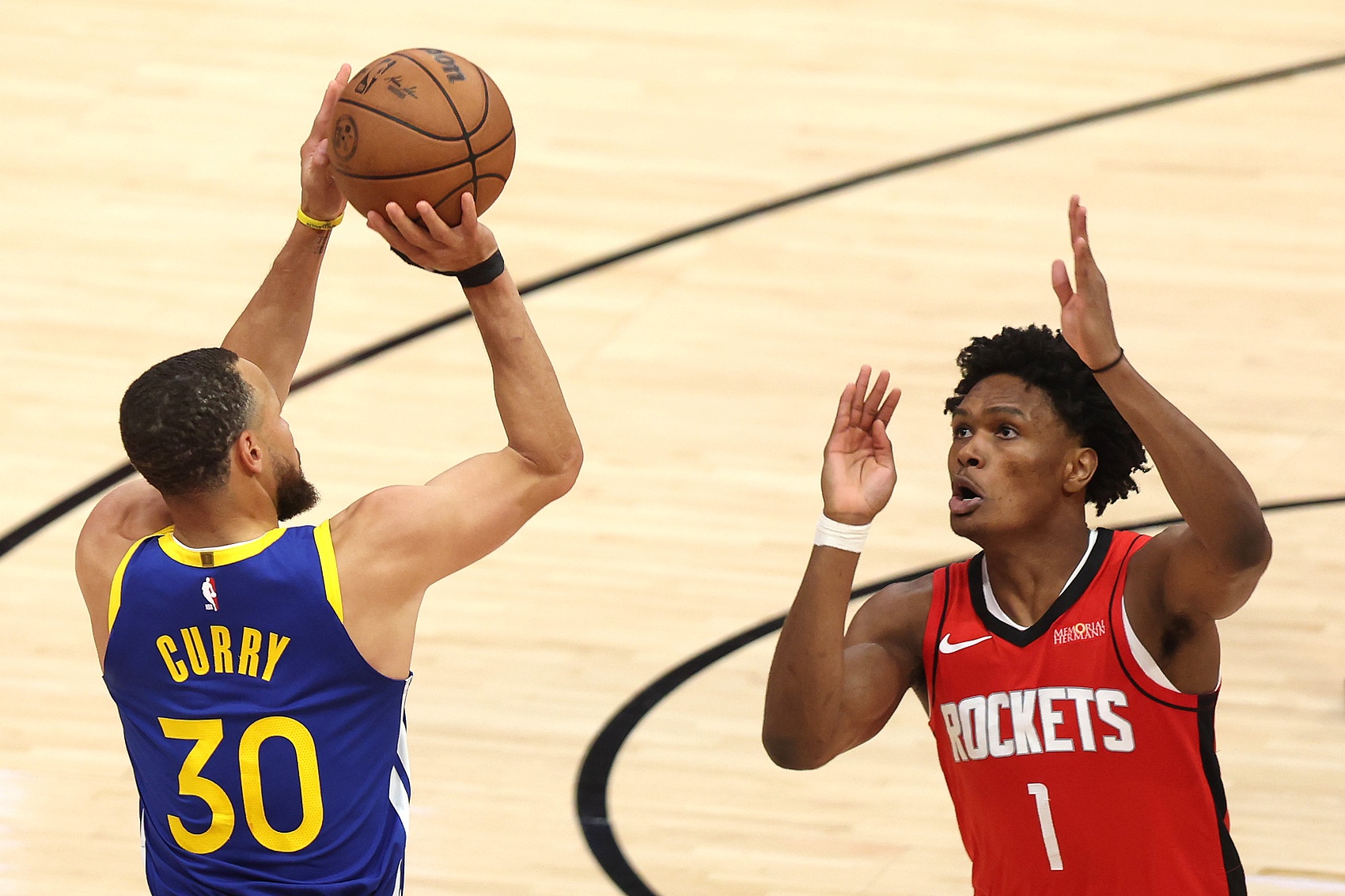 火箭客场胜掘金，收获高兴的一战的简单介绍