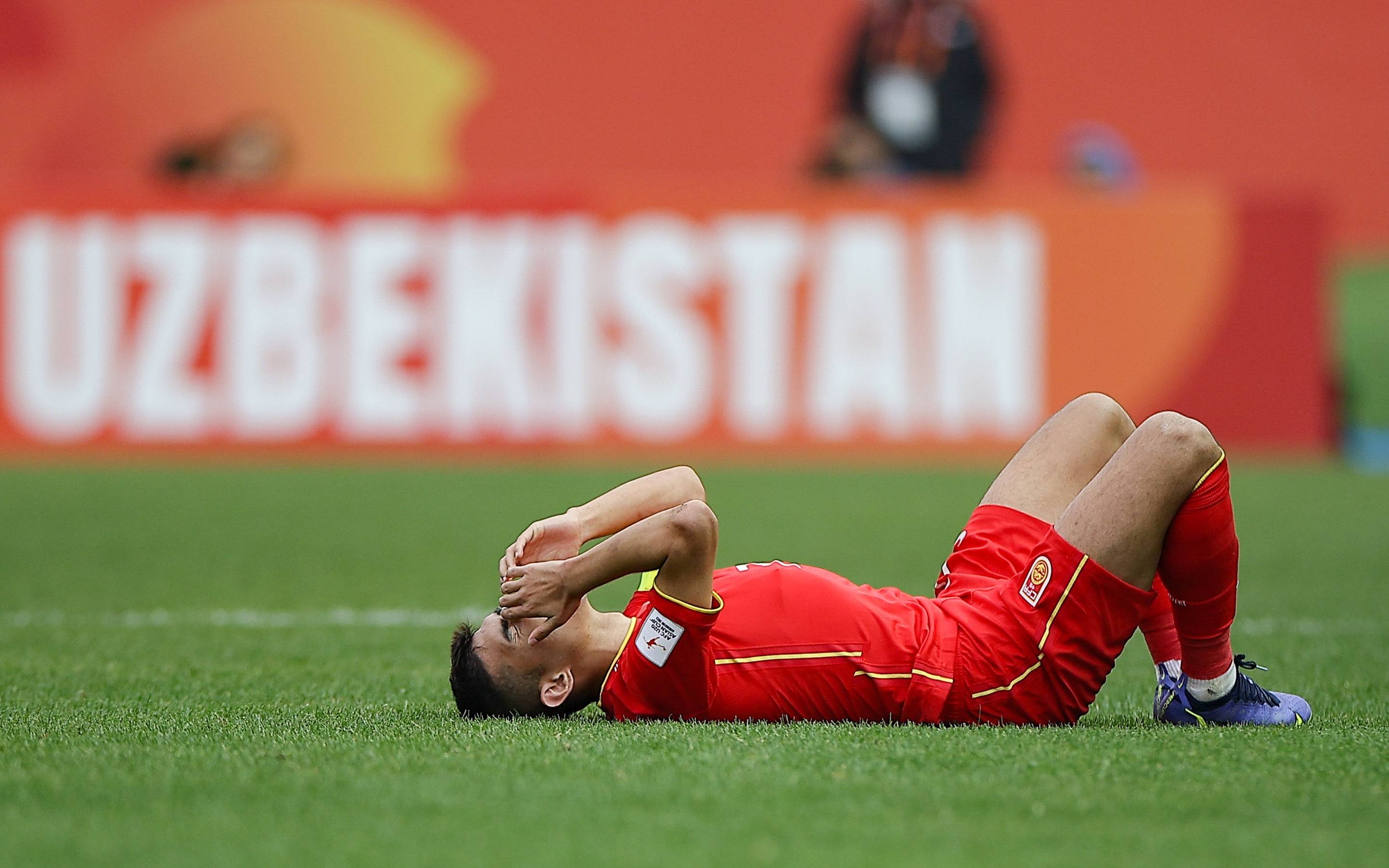 关于法尔肯主教练因言论惹争议,球员们需集中精神备战的信息 关于法尔肯主教练因言论惹争议,球员们需集中精神备战的信息