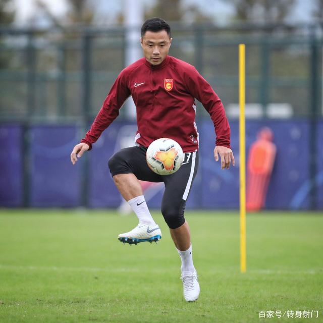 关于法尔肯主教练因言论惹争议,球员们需集中精神备战的信息 关于法尔肯主教练因言论惹争议,球员们需集中精神备战的信息