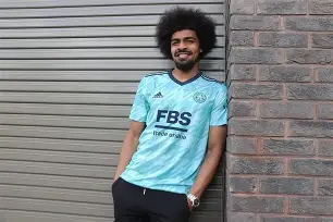 九州娱乐平台-莱斯特城客场逆转成功，追平积分榜(莱斯特城夺冠主力阵容)