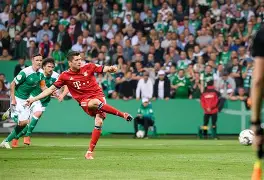 拜仁慕尼黑新援表现出色，教练大加赞扬(拜仁慕尼黑新援表现出色,教练大加赞扬的是谁)