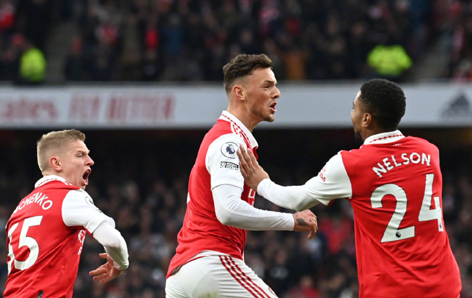 包含墨西哥射手洛萨诺卡代表阿森纳队攻入绝杀一球取胜曼联队的词条